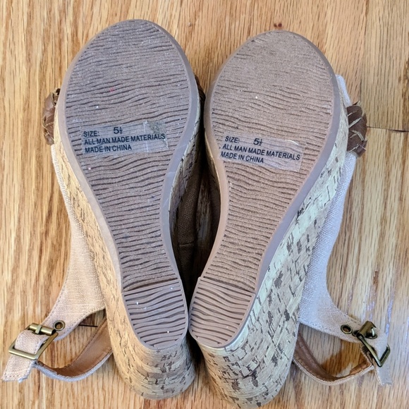 Peep Toe Slingback Platform Sandals. Size 5.5. - Picture 3 of 3